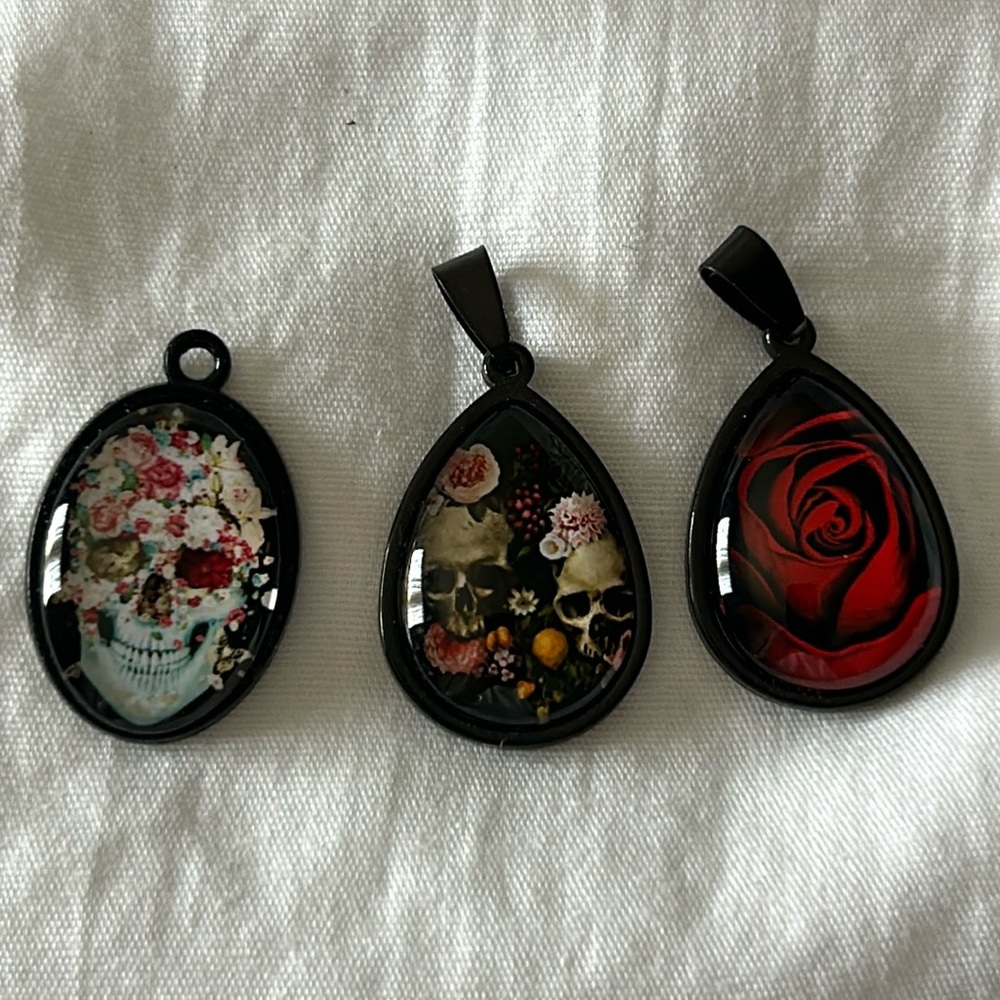 Skull and flower pendant bundle